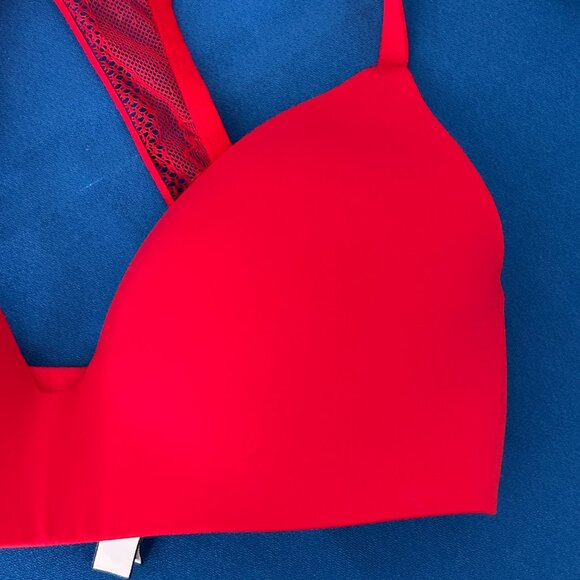 Victoria Secret Women T Shirt Lightly Lined Wireless Bra Size 32DD Red Racerback - Picture 3 of 16